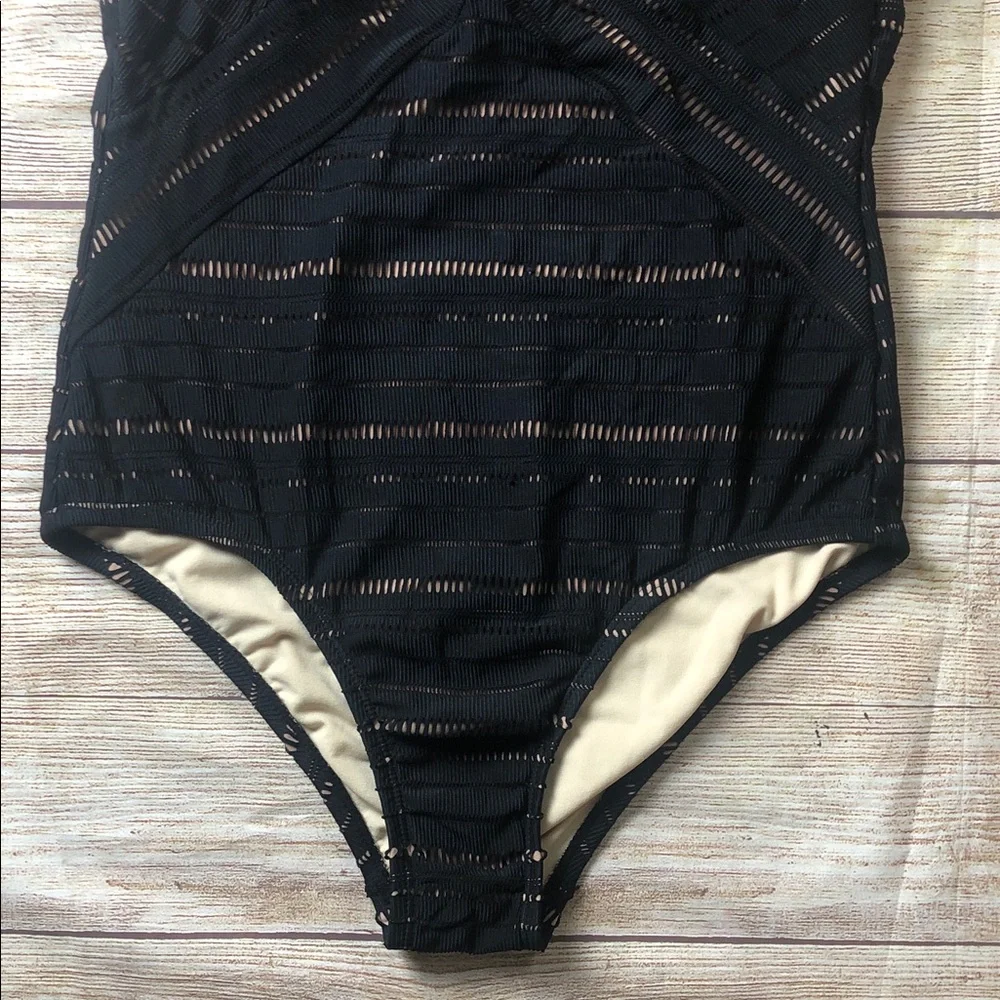 Black Cutout One-Piece‎ Swimsuit